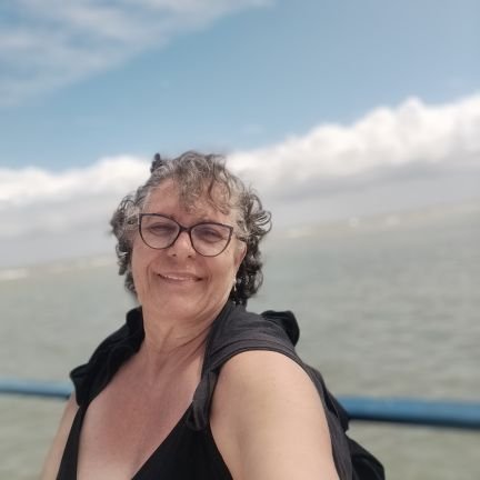 Professora de história, esquerdista, avó e mãe realizada!!