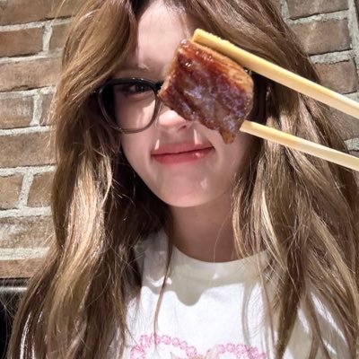 ur_miraquel's profile picture. aq i2 c @petalexies ang hyper semi active bunso ng trio :p