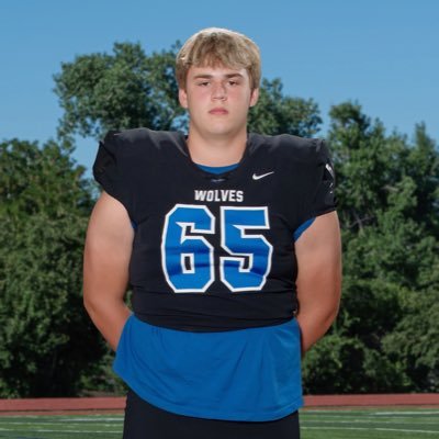 WaylonDay_2029's profile picture. Grandview HS @GHSWolvesFB Class of 2029 6’4, 280lbs Football LT, Basketball PF, Instagram: Waylonday29