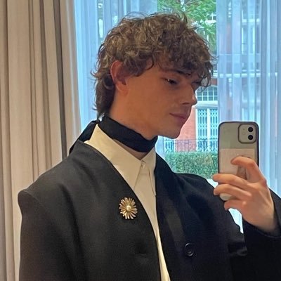 wolfeusvaneck's profile picture. you are the absolute worst idea i’ve ever had