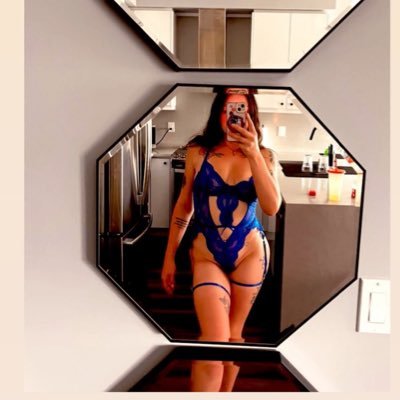 your favourite brunette | TORONTO BASED 📲 647-323-3655
