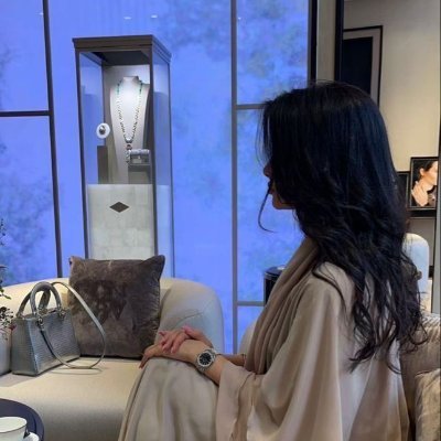 👜 Fashion Designer Celebrating individuality through design | Innovating with a sustainable heart ❤️ Join me on the journey of style. ✨