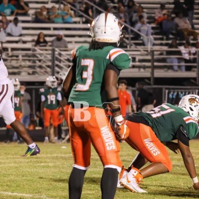 NCAA# 2504561964 Linebacker/Running Back 2027 3.5gqa ht.5’11 wt.180 415 squat 250 bench 515 dead lift Timberland Wolves Trust in God✝️ Email EricJ_23@yahoo.com