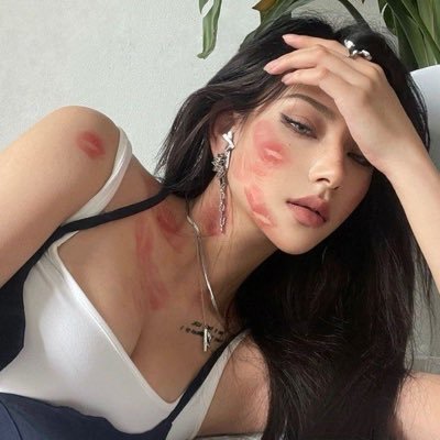 crofssant's profile picture. my sexy body is a blessing that you can't resist