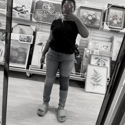 emeezy_'s profile picture. BLESSED | in my own lane-yeen in my category