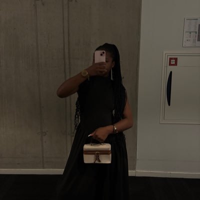8roxyy's profile picture. IG: https://t.co/lNXf3qSgJA