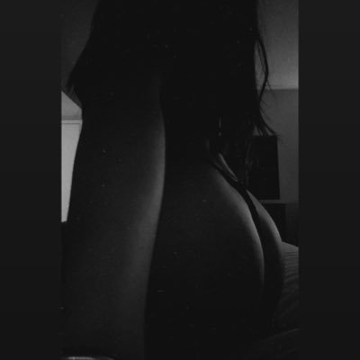DM FOR A SURPRISE 💋 #SELLINGCONTENT #hormyyyyybaby