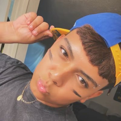 eepyboyeli's profile picture. z