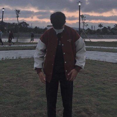 LLan16940430326's profile picture. Simplicity is the ultimate sophistication