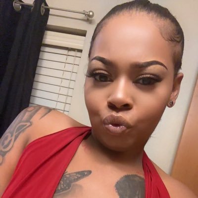 sincerelytoii's profile picture. “Be Yourself; Everybody Else Is Already Taken.”    💍