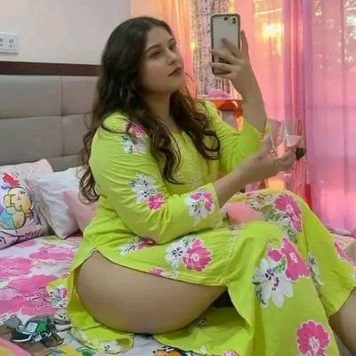 Cuck Couple 💋 Cuckold hubby with 🤏 fav cpl @arfa_jani_live_❤we r not paid couple ❤wife Figure 38b 28 40 😋 Love to tlk wth Cucold Opn mnded cpls nd incst 😋❤