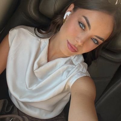 Mum to my 🐒 #LilyGrace. Daughter of @Out0fTheFlames 🦥. I won't compete with anyone, I simply remove myself from the equation.