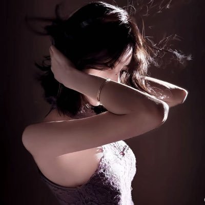 Miyoosss's profile picture. 04年 173 反差老师版 🉑调&线下 🚪388 解锁蜜柚的小㊙️蜜 拒绝无效沟通 只回复支付宝口令+姓