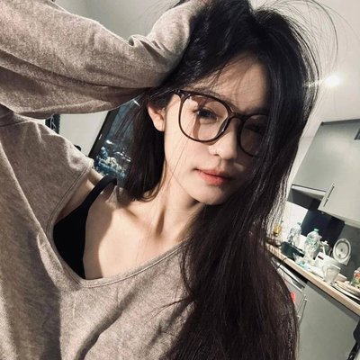 CrystalMaveri's profile picture. 