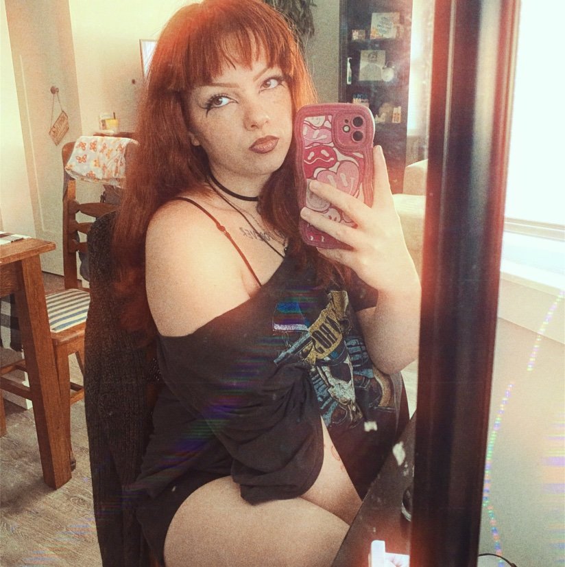 CherryEmberz's profile picture. Singer songwriter from the Midwest. 🖤 New single ‘pinky swear’ available on all streaming platforms 🤞🏻