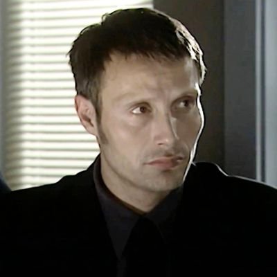 FischerAllan_'s profile picture. Detective Sergeant at Unit One. 35. 
Fond of cigarettes & Beer 

(Admin is 20, nsfw acc, rp)