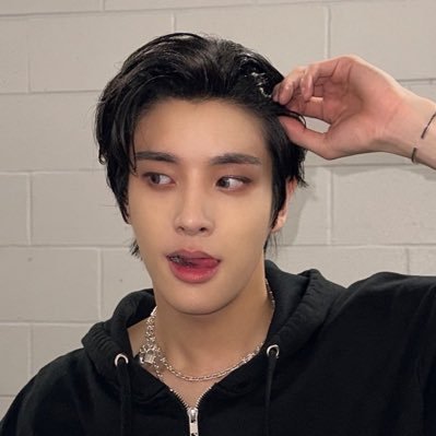 ✮⋆˙ ( #enhypen ot7) 🎸,°! — editor & poca enjoyer💬 🎧🫙 🩰 homophobic, solo stan, akgae dni★!