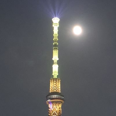 頭の先から足の先まで浪曲にハマってます。きっかけは、国本はる乃さんを見てから 浪曲の知識は浅いけど、浪曲が大好き
ラジオ全般も好きで、よく聞くのはアンガールズ、爆笑問題、ラランド、伯山先生、佐倉綾音 音楽は岡崎体育、水曜日のカンパネラ
最近の趣味は、頻繁に行く浅草で海外の観光客の皆さんの写真にそれとなく遠くに入る事