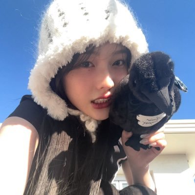 pinkhood2es2's profile picture. 계정정지 임시강우피