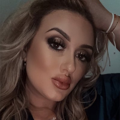 Geordie in MCR | Fashion, beauty & lifestyle | Journalism graduate 🎓💫Work with me: carlyxtamara@hotmail.com all views are my own 🤍 NUFC 🖤🤍
