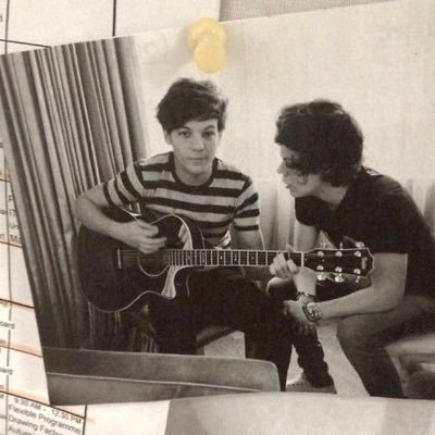 larryfanfic_bot's profile picture. larry fanfictions are the peak of literature