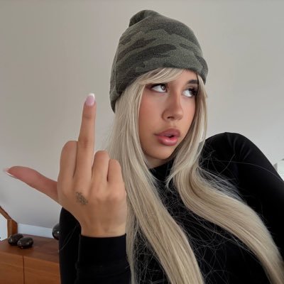 21 | German x Brazilian | Future owner of ur bank account | Backup: @HerrinBellaxo2 🤍
