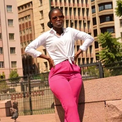God first❤️ Jeremiah 29:11
No desire to fit in😊 I'm my own competition 😃
Sundawana👆💛
Foodie😜