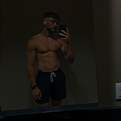 Welcome 🤩 Hit that 🔗🔞😈 6ft 210lb 8.5inches 🍆 Thickumm both front & back🍑 Let’s have some funn💦