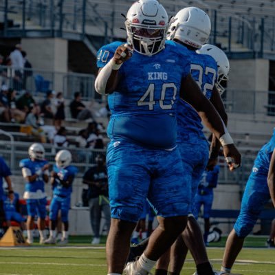 Houston defense lineman💪🏾1st place shot put & discus /6’0/295/CE King High School📚📚/c/o 2029 📚⭐️lg kvonfontenot/ Email- big92katt@gmail.com