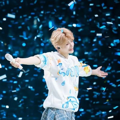 canuhear52hz's profile picture. 愿你我皆被温柔以待，身处泥泞也嗅得大地芳香;
数着时间一路成长，相同频率的人总会相遇 - 🐳