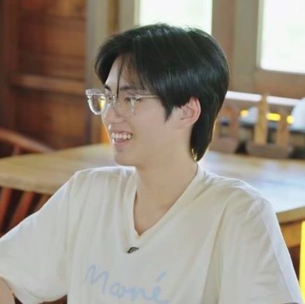 livelypagess's profile picture. fan acc  (⁠◠⁠‿⁠・⁠)⁠ —⁠☆ always here for @phutatchai  @aa_ashirakorn 🪽 
 *⁠.⁠✧ #PHUTATCHAI #AAashirakorn & BUS 🚌