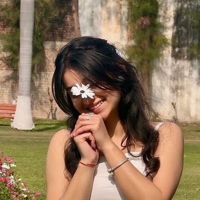JoelDelOlmo's profile picture. بوسعي أن أقضي العمر كلّه مسكونًا بهذا السؤال: كيف تغيبُ الأشياء التي بدت وكأنّها ستبقى إلى الأبد؟