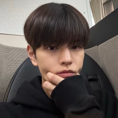 ૮ • ﻌ - ა eu e o minho competindo pra ver quem vai morder os brações do jisung ⋆˚𝜗𝜚˚⋆ collect and decos !! 🍮🍥 (pedidos abertos !!)