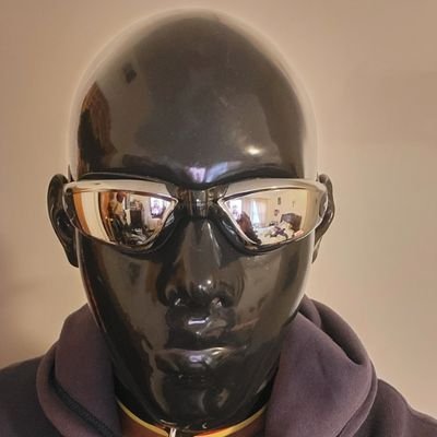 A fellow New Yorker and Latex and Zentai Lover. Into hanging out with others who have similar interests as me and doing collabs!