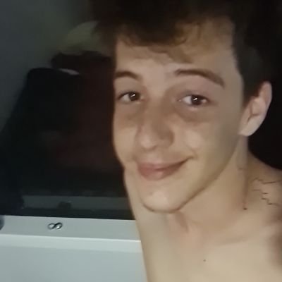 CowlardAlex's profile picture. 20 male Australian Straight 6'0 ish