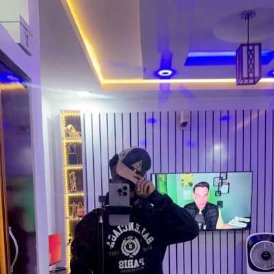 oofsznn's profile picture. I be providin' that misogynoiré with a sparkle. #MevsYourIdolo