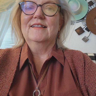 mavis31254's profile picture. 