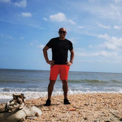 Bogotano, defendiendo la libertad y las instituciones #Uribista100%. Feliz de la vida, incluso con los problemas que tiene cada día.