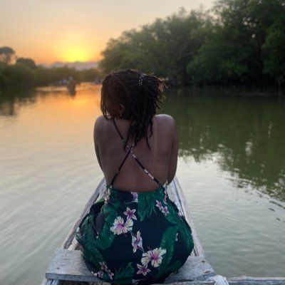 HeyitsNeemz's profile picture. Calm Storm, Chaotic Peace, Beautiful mess , Unicorns and dragons ! 🌻🌞