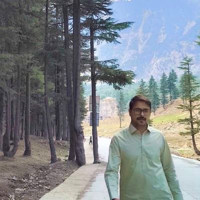 LostInFSpace's profile picture. اک معمہ ہے سمجھنے کا نہ سمجھانے کا۔۔
زندگی کاہے کو ہے خواب ہے دیوانے کا۔۔