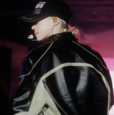 mercusuarRrf's profile picture. “WORK—the myths a certain folk grasp and deem in breathe those myths ☕️