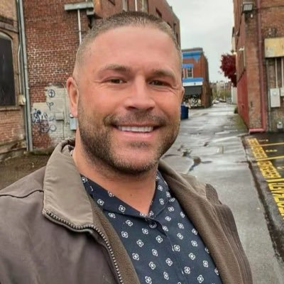 Navy seal recruiter active at government service and hate fake identity