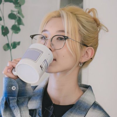 hunnydami's profile picture. eu e a Dami assistindo Ursinho Pooh 🧸🍯|| ela/dela, 99line || antiga @deukaevigne || falo de kpdh na @jinubsessed