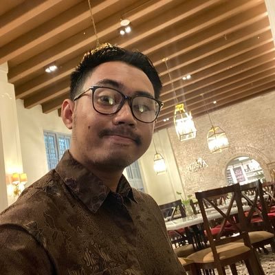 This account contains posts about culinary walks and life complaints
