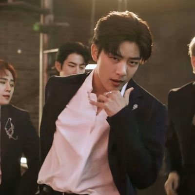 withoutyou_3355's profile picture. 💡B2UTY
🎼 Melody 🌌 Universe 🎳Goldenness

Supporting All Cube Artist because they're freaking talented. 
YYS JWS  JiBeom YeonWoo
🤍💙💜💛