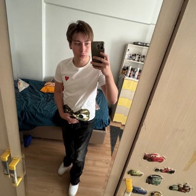tekeeeeeeeee's profile picture. part-time sneakerhead part-time problemadam / future designer of your fav brand.. Biraz da borsa.. 2023’den beri küçük yatırımcı (ZAG) 🇹🇷