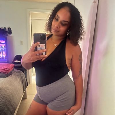 iNHALELOVEEEE's profile picture. 