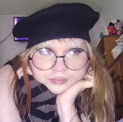 the gayest person you'll ever meet
trans 🏳️⚧️
18 ✨
Twitch @willowlambs
