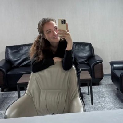 ValsieNail's profile picture. Remember to look up at the stars, not down at your feet