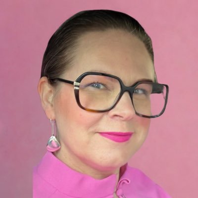 kiminkianna's profile picture. 👩🏻‍💻 copywriter @OP_Pohjola  Innostun hyvyydestä, kirjoista, kahviloista, vintagesta, designista, musiikista, taiteesta, virkkaamisesta ja neulomisesta.